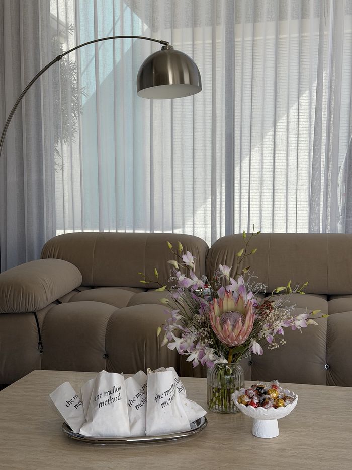 The lounge set for guests, with flowers and treats